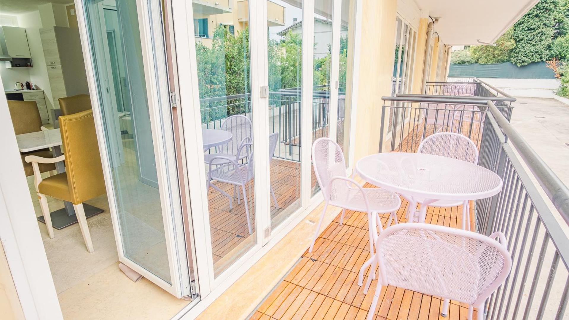 Relais Du Lac Village - Italian Homing Desenzano del Garda Exterior photo